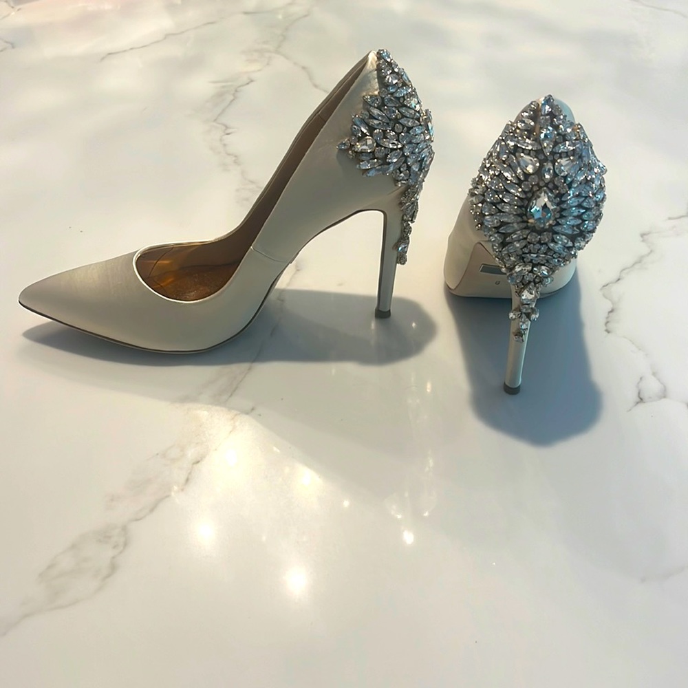 Badgley Mischka Cream Heels with Silver Embellishments - Picture 4 of 10